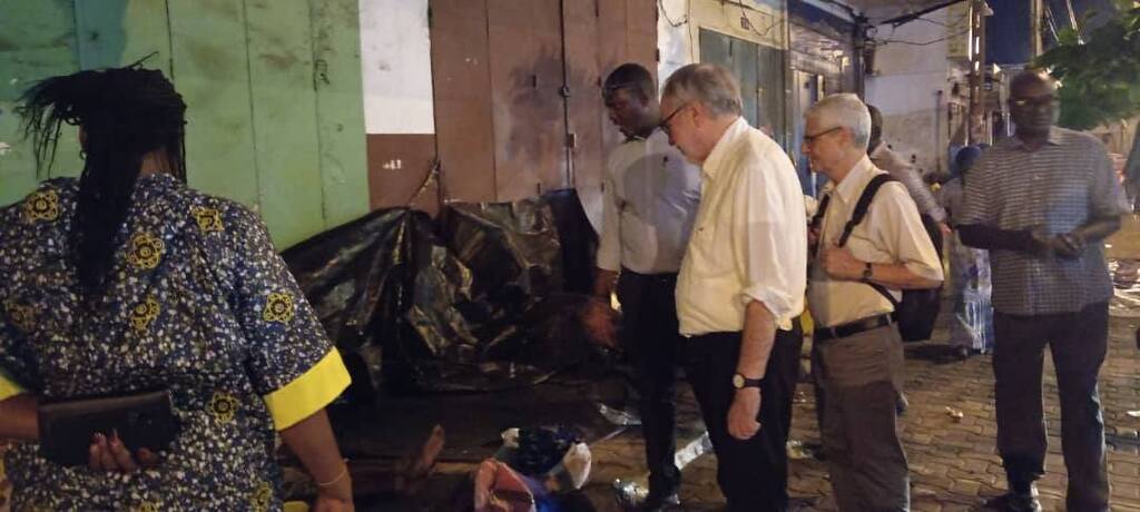 La visita di Andrea Riccardi in Costa d'Avorio comincia con l'incontro con i bambini di strada e i poveri senza dimora amici della Comunità